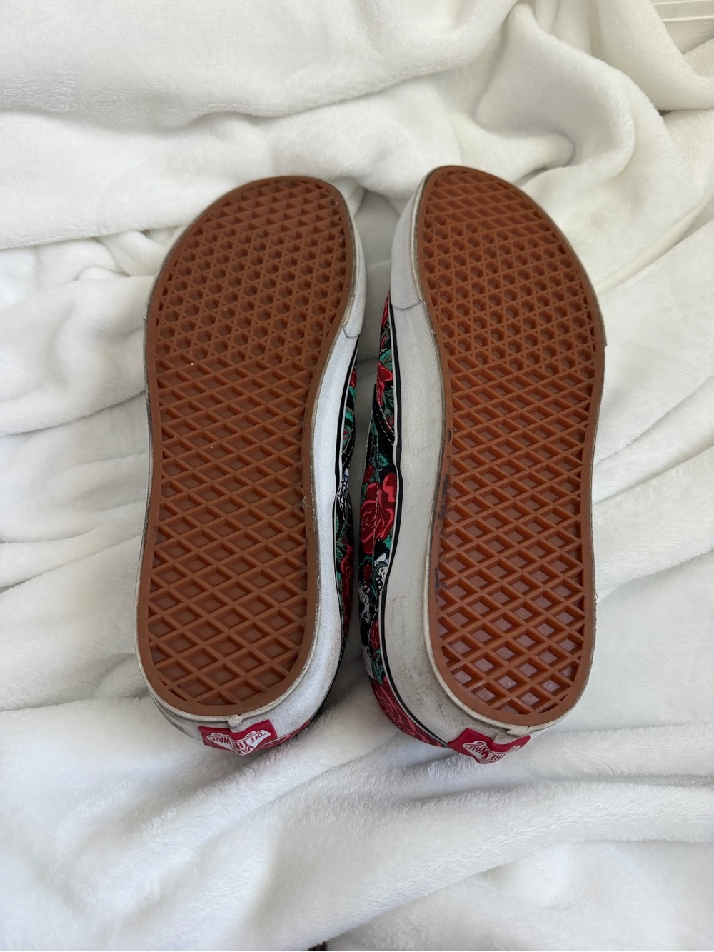 Vans Black Slip-On Skull Sneakers with Red Roses and Green Foliage - Picture 5 of 6